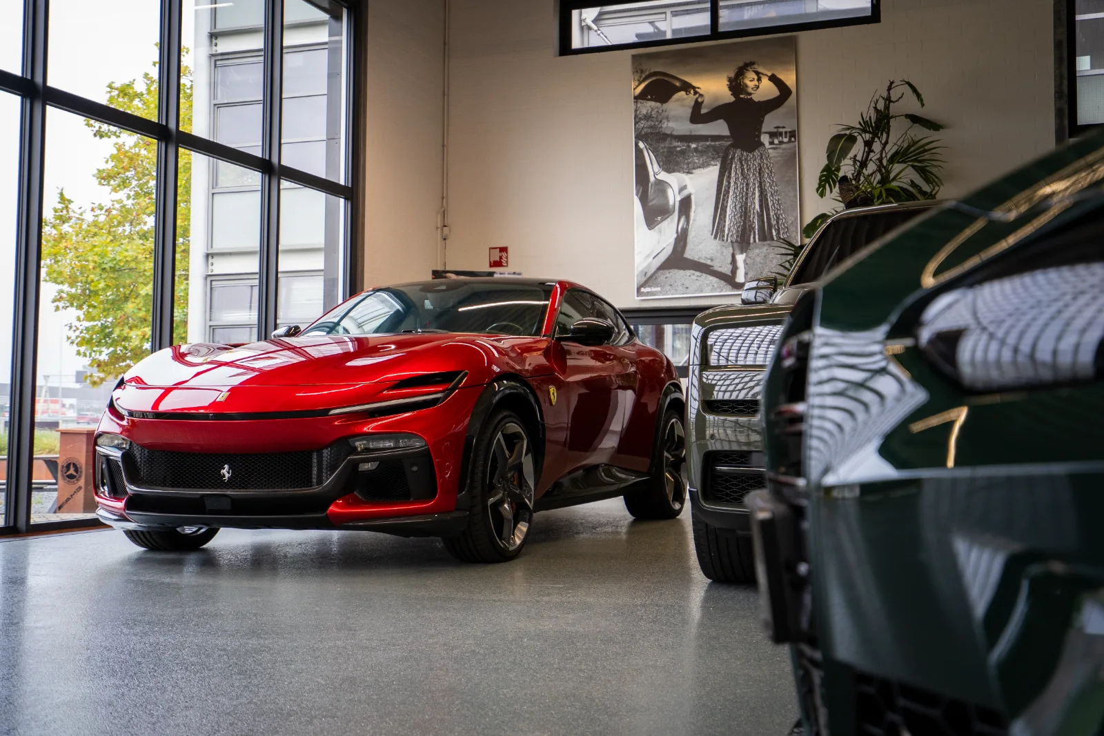 Ferrari Purosangue in de showroom