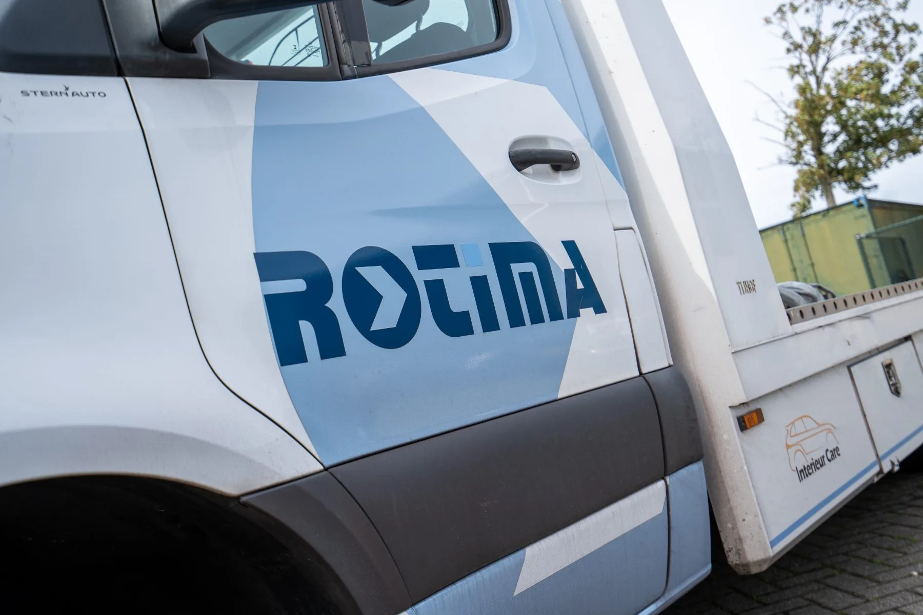 De oprijwagen van Rotima